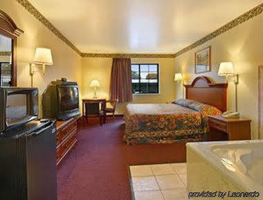 Super 8 By Wyndham Claremore Ok Luaran gambar