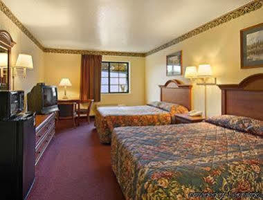 Super 8 By Wyndham Claremore Ok Luaran gambar